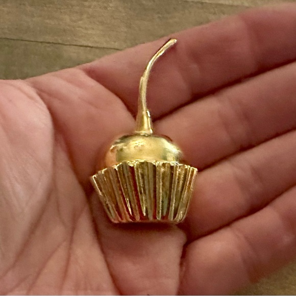 Piscitelli Vintage Gold Cherry in Cupcake Wrapper Brooch Pin - Picture 3 of 6